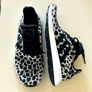 Adidas Women’s Swift Run size 9